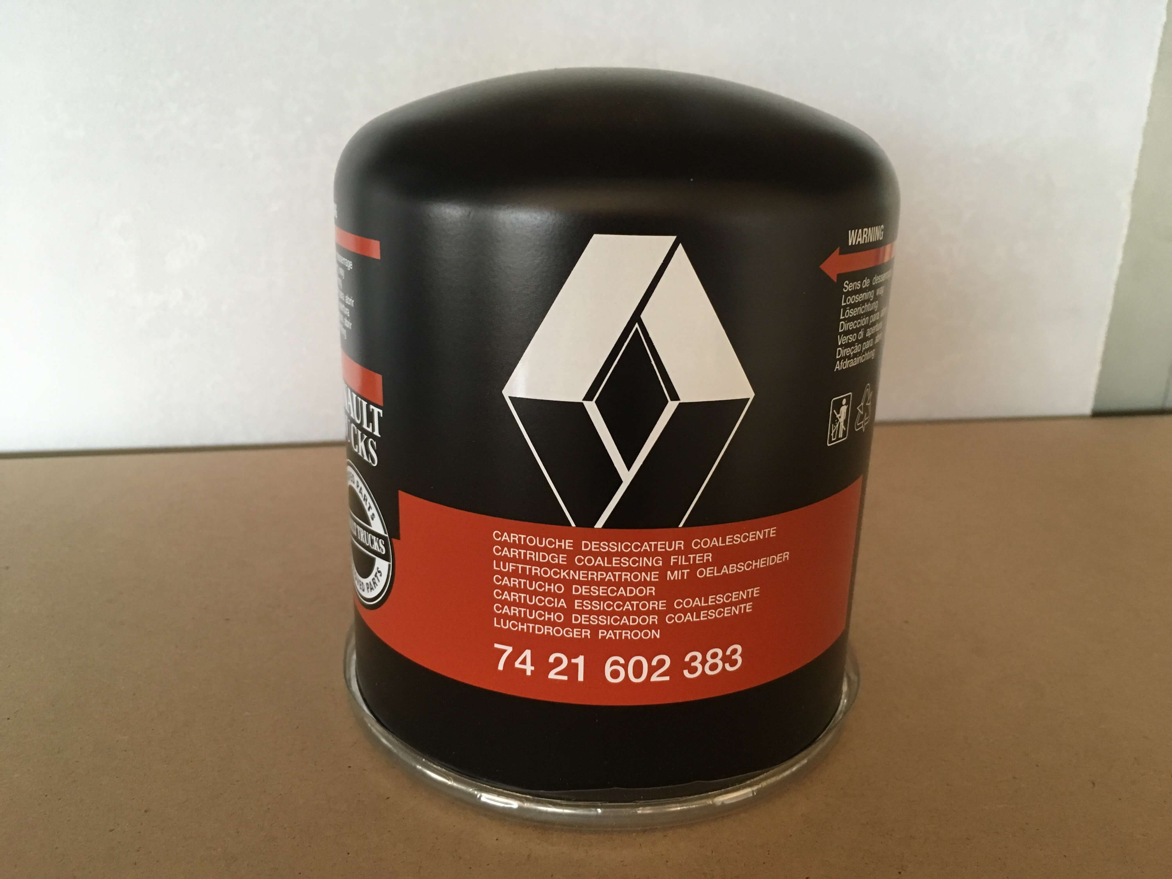 Filtro secador RENAULT. Referencia 7421602383 7421602383 Filtro secador Renault. Venta de recambios originales para camión en SCAORTIZ - Filtro secador RENAULT. Referencia 7421602383