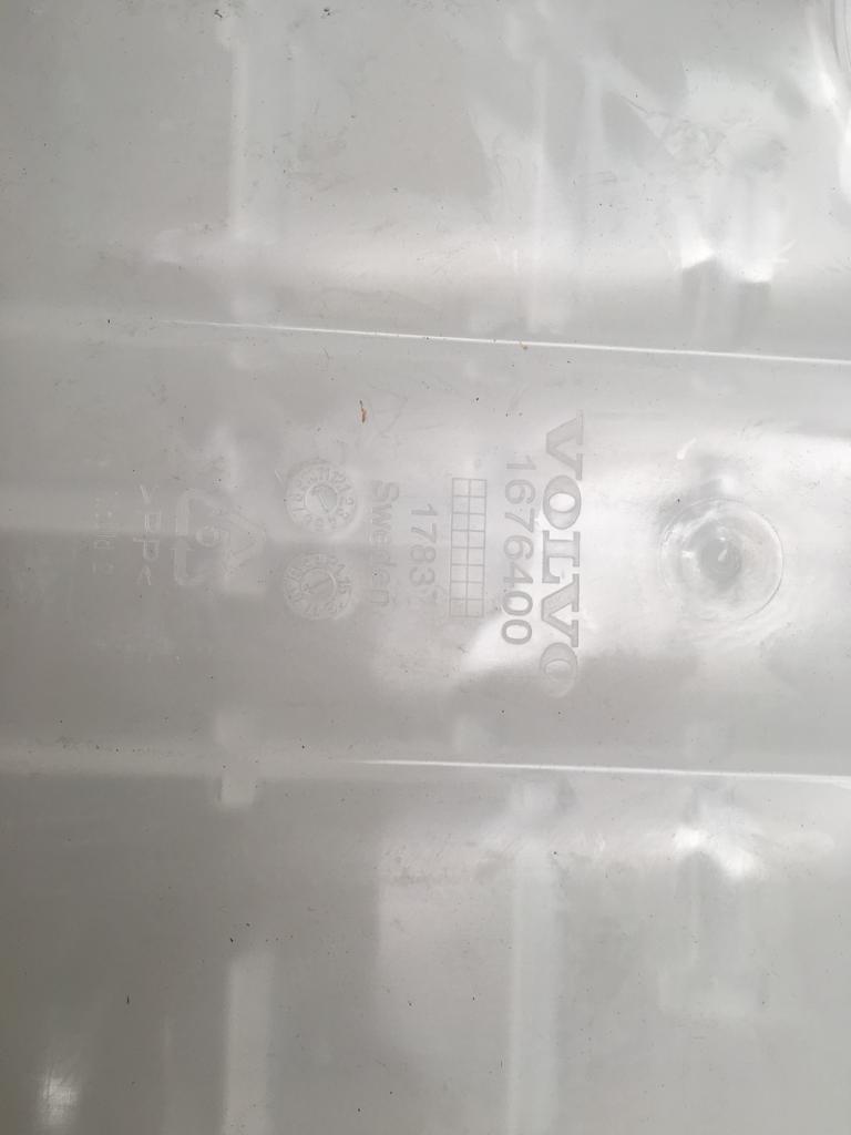 Depósito expansión VOLVO. Referencia 1676400 1676400 Depósito expansión VOLVO. Venta de recambios originales para camión en SCAORTIZ - Depósito expansión VOLVO. Referencia 1676400