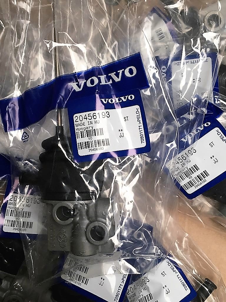 Válvula VOLVO. Referencia 20456193 20456193 Válvula VOLVO. Venta de recambios orginales para camiones en SCAORTIZ - Válvula VOLVO. Referencia 20456193
